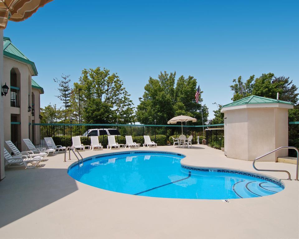 Econo Lodge Hendersonville Exterior photo