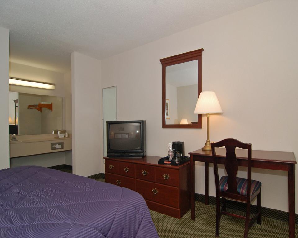 Econo Lodge Hendersonville Exterior photo