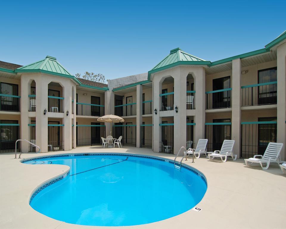 Econo Lodge Hendersonville Exterior photo