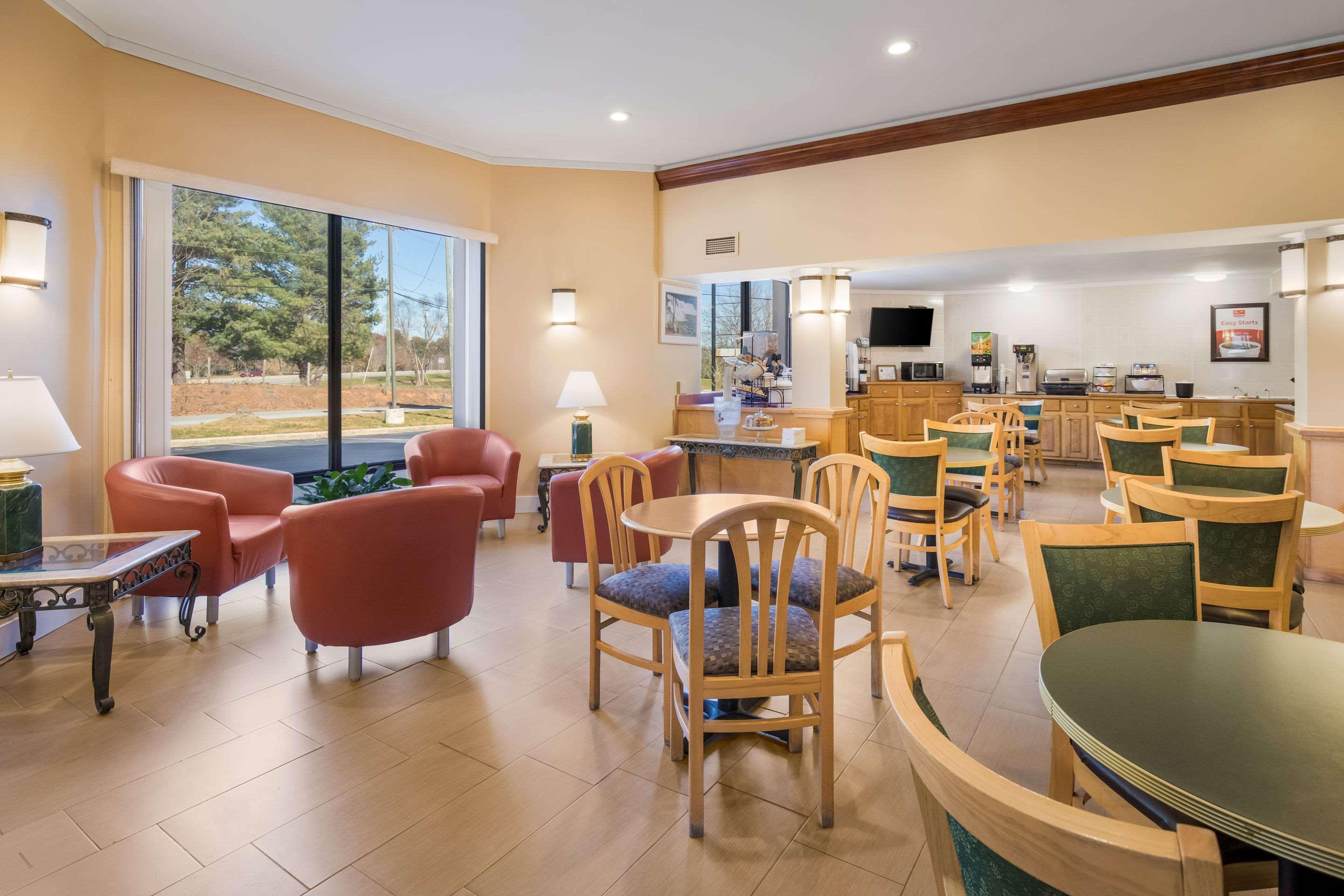 Econo Lodge Hendersonville Exterior photo